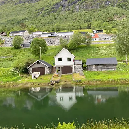 Sea Front Holiday home Olden